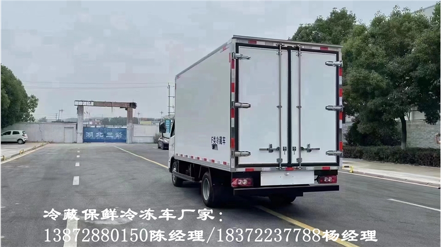 普洱市福田欧曼银河9米6国六自动挡冷藏车